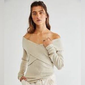 NWT Free People Size Small
Marley Off The Shoulder